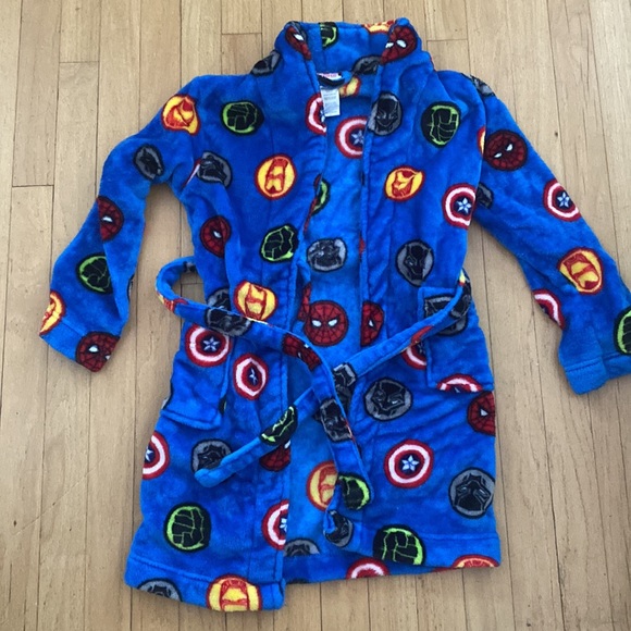 ❌SOLD❌Marvel Avengers kid’s robe - Picture 4 of 5